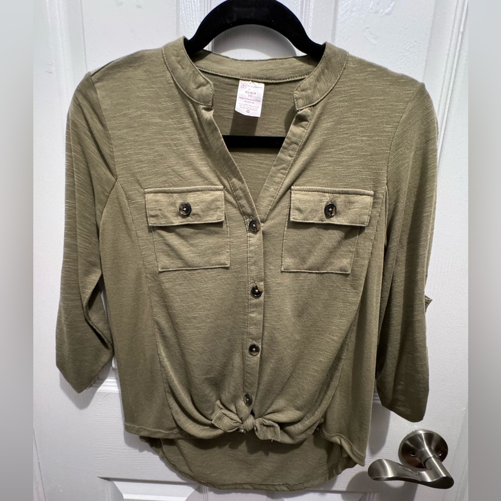 No Boundaries army green long sleeve, NWT